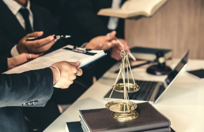 Коли потрібен адвокат з нерухомості та які питання він допомагає вирішити